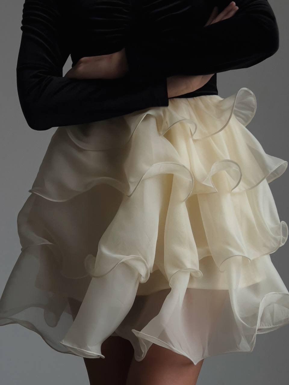 Black and white ruffle skirt dress hotsell