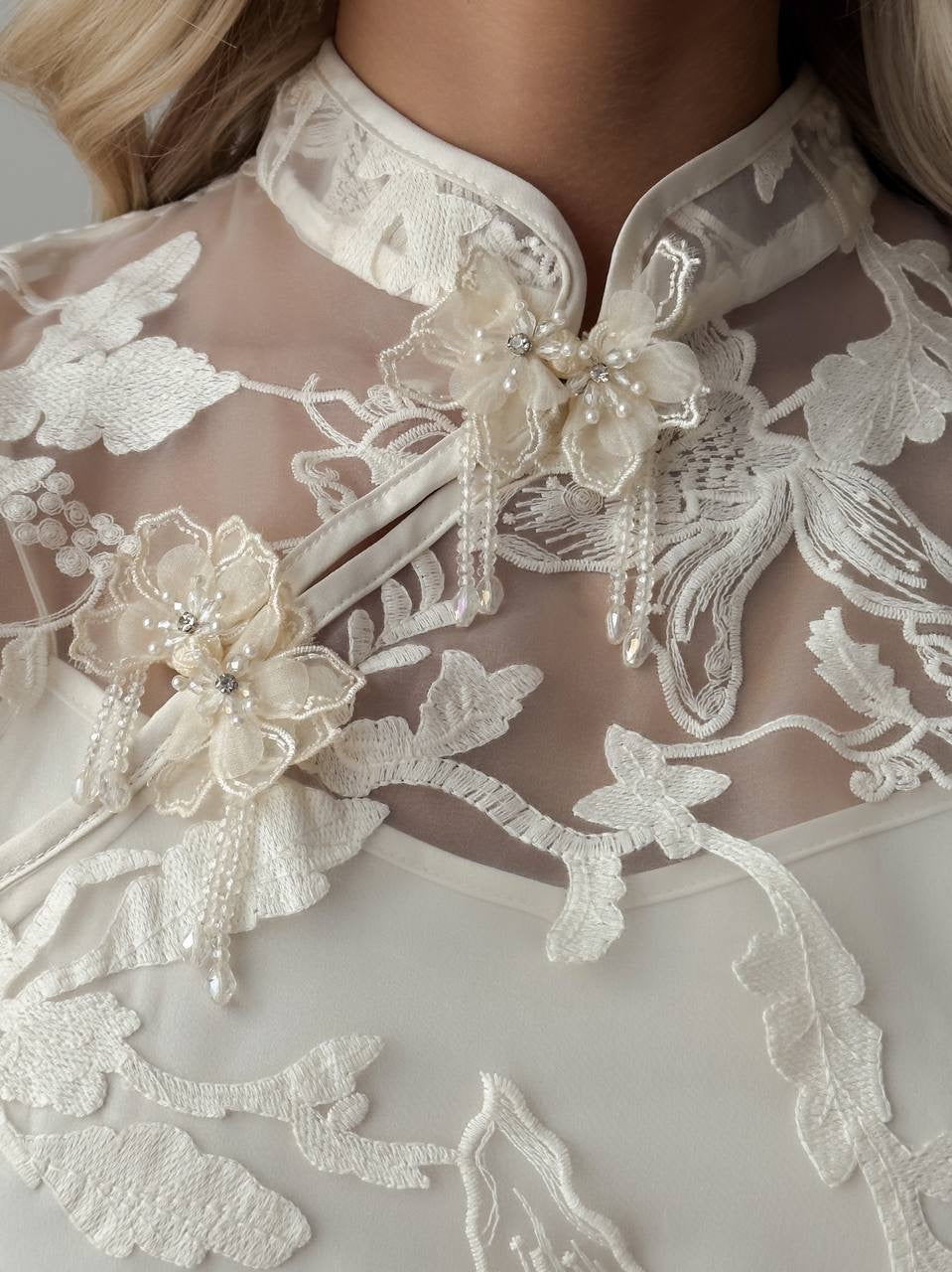 white mini dress with embroidered flowers White Mini Dress with Floral Embroidery and Ruffles 43150