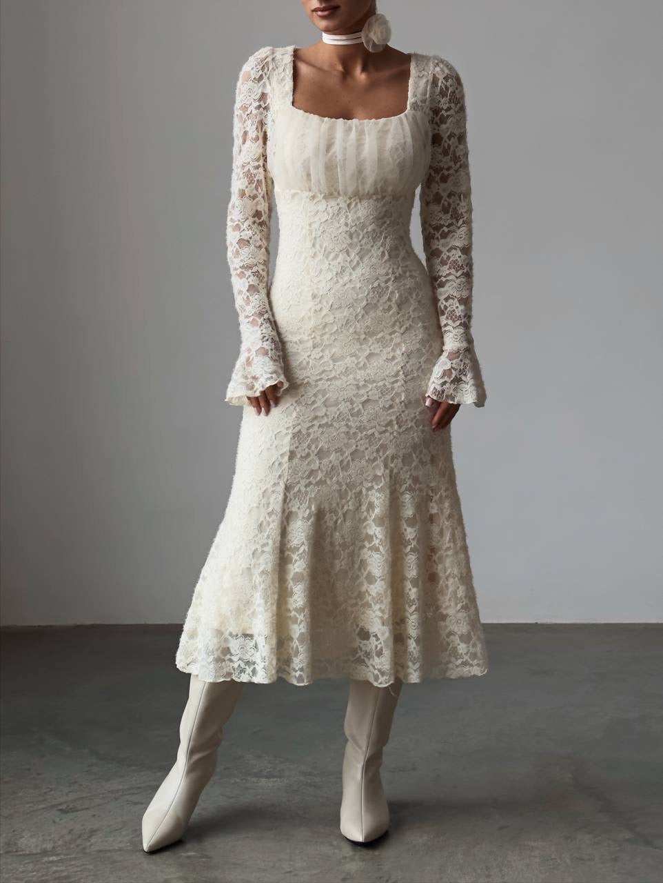 Romantic Lace-Embroidered Vintage Wedding Dress