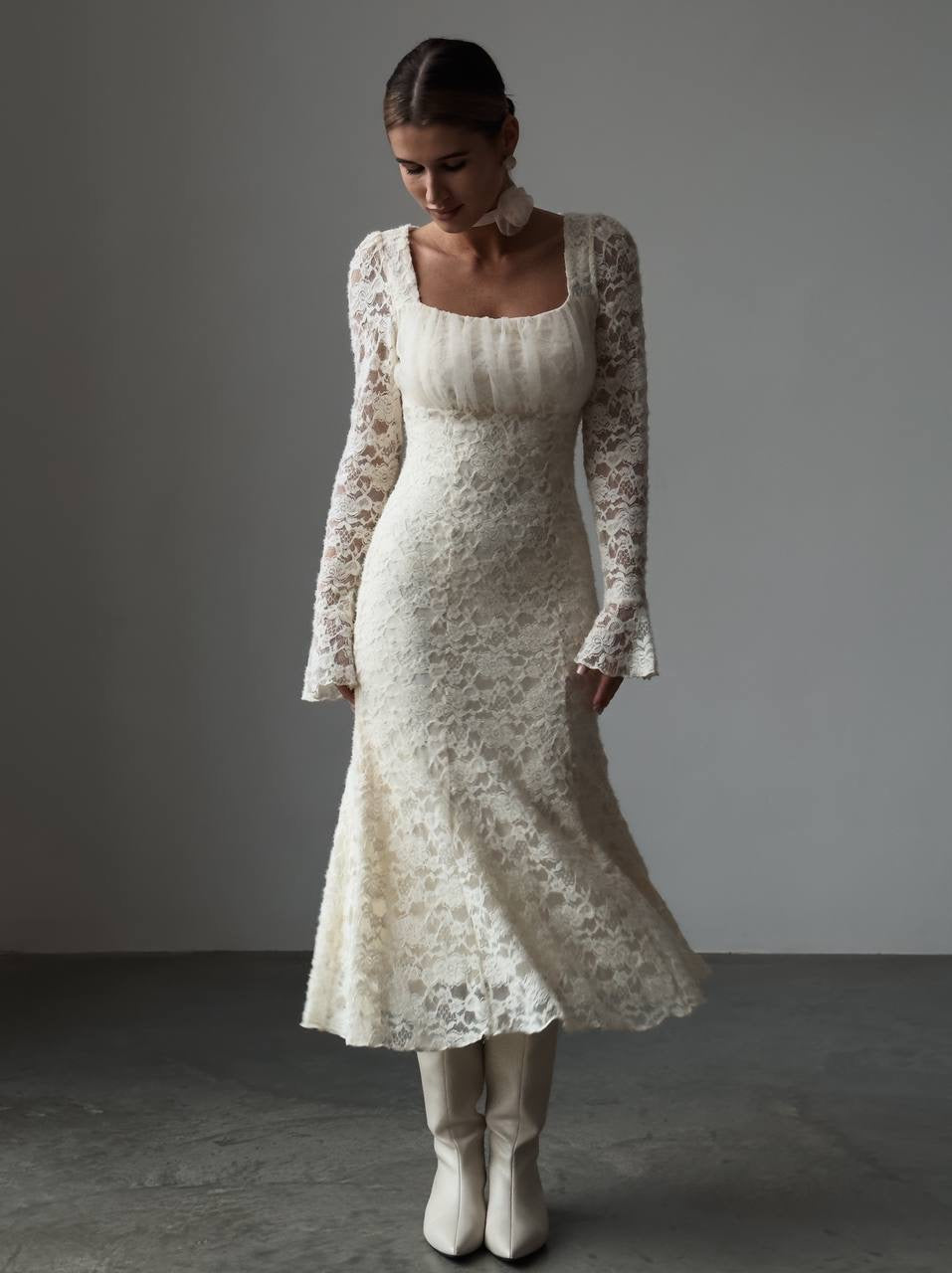 Romantic Lace-Embroidered Vintage Wedding Dress