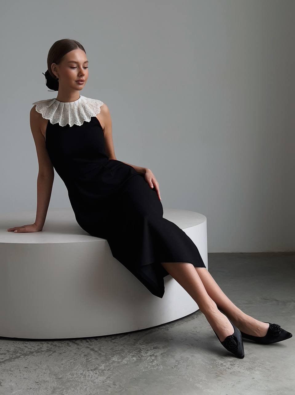 Elegant Black Midi Dress Special Design with Lace Collar.