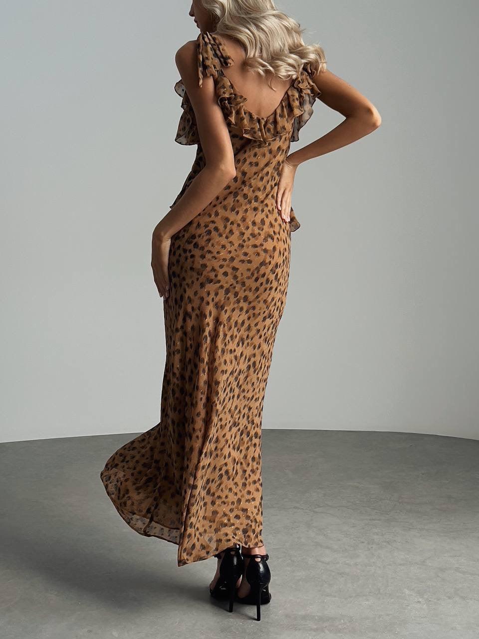 Elegant Leopard Print Maxi Dress.